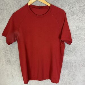 S Lululemon Shirt Men's M Red Metal Vent Tech Lightweight Gym Yoga‎